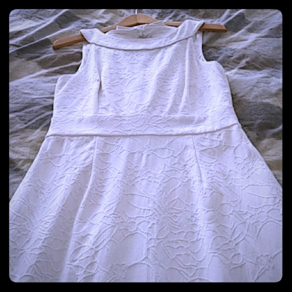 NWT WhiteHouseBlackMarket (4) white jacquard dress
